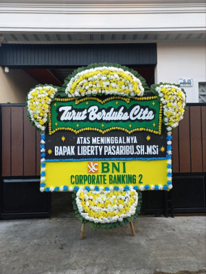 Papan Bunga Duka di Sinak Barat