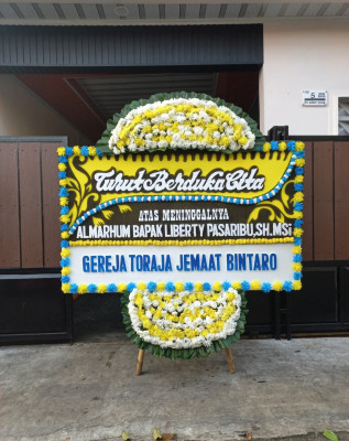 Papan Bunga Duka di Sinak Barat
