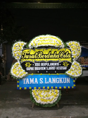 Papan Bunga Duka di Sinak Barat
