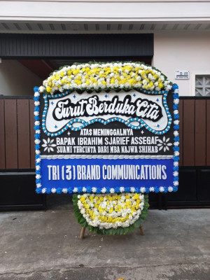 Papan Bunga Duka di Sinak Barat